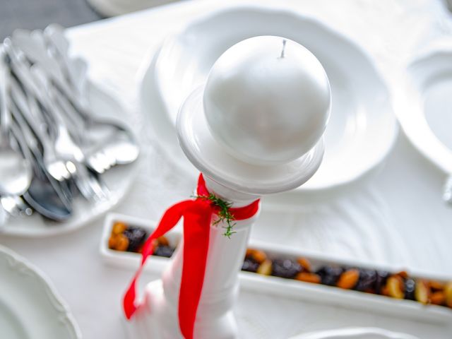 Jak stworzyć magiczny świąteczny klimat przy użyciu porcelanowych świeczników?